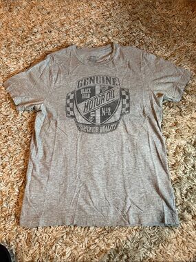 Old Navy Gray Short Sleeve Graphic Motor Oil Tee